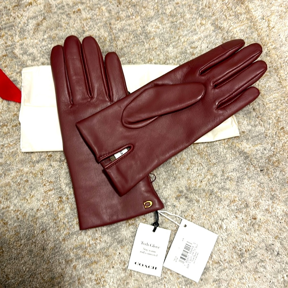 New Signature Coach Genuine Leather Tech Gloves in Wine colour with GiftBox